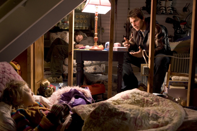 Tom Cruise and Dakota Fanning hide from aliens in The War Of The Worlds