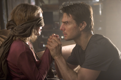 Tom Cruise and Dakota Fanning in The War Of The Worlds