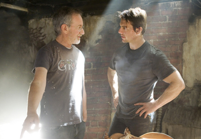 Tom Cruise and Steven Spielberg in The War Of The Worlds